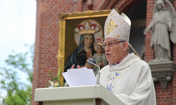 Kard. Grocholewski gościem w Piekarach