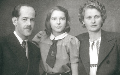 Kazimierz Koziarski z żoną i córką.  Zdjęcie z 1945 r.