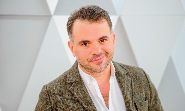 Rafał Szałajko, aktor teatralny, filmowy i telewizyjny, absolwent PWST we Wrocławiu.