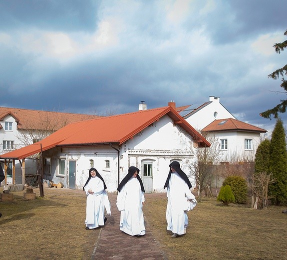 „Ego vobis, vos Mihi” (Ja wasz, wy Moje) – to hasło kamedulskie.