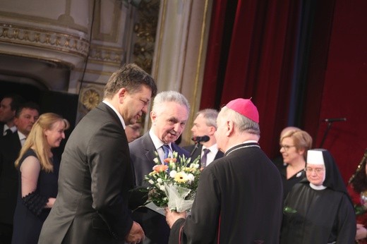 Jubilat bp Tadeusz Rakoczy odznaczony w Cieszynie