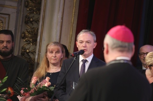 Jubilat bp Tadeusz Rakoczy odznaczony w Cieszynie