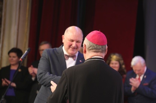 Jubilat bp Tadeusz Rakoczy odznaczony w Cieszynie