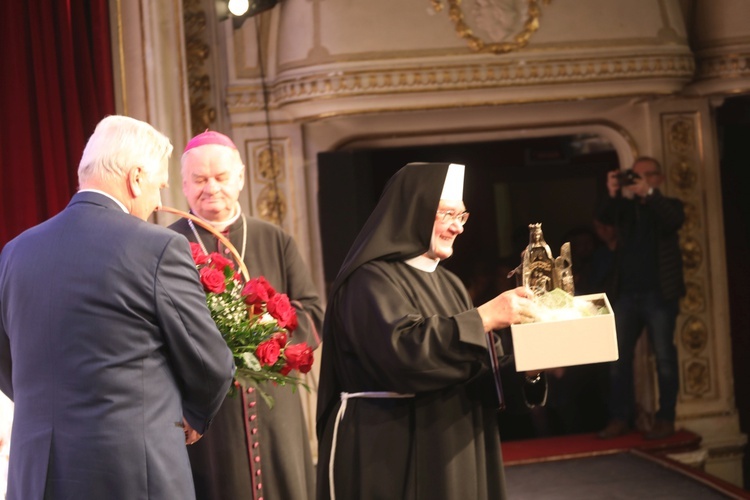 Jubilat bp Tadeusz Rakoczy odznaczony w Cieszynie