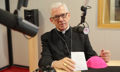 Abp Wiktor Skworc: Mamy demokrację - słuchajmy ludzi....
