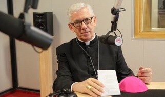 Abp Wiktor Skworc: Mamy demokrację - słuchajmy ludzi....
