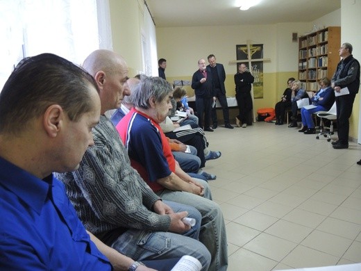 Krzyż Nadziei w schronisku dla bezdomnych