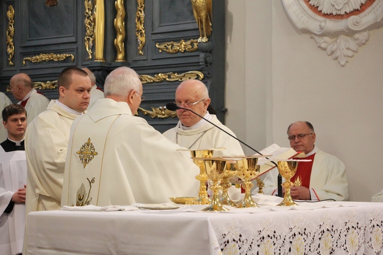 Msza Krzyżma w łowickiej katedrze