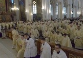 Celebra w Wielki Czwartek sprawowana w katedrze, matce kościołów diecezji, ukazuje pełnię władzy kapłańskiej biskupa i jedności z nim wszystkich kapłanów