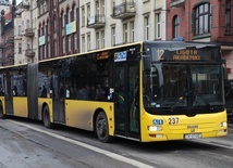 Śląskie. Brakuje kierowców autobusów. Cięcia na liniach autobusowych