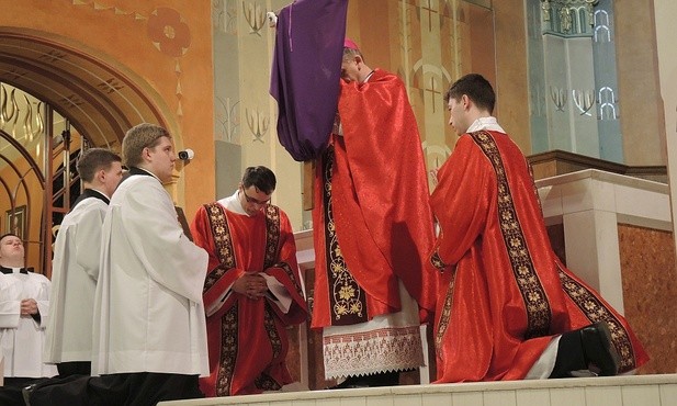 Liturgia Wielkiego Piątku w katedrze św. Mikołaja w Bielsku-Białej