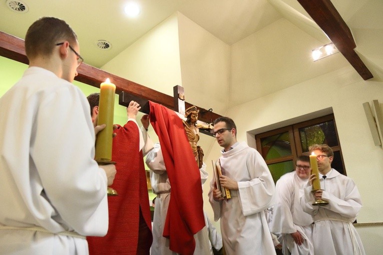 Triduum Paschalne w Bystrej - Liturgia Wielkiego Piątku