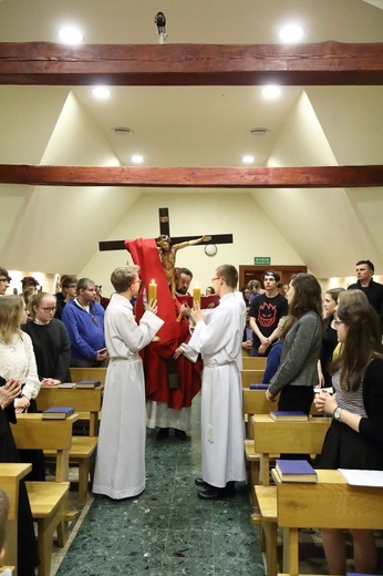 Triduum Paschalne w Bystrej - Liturgia Wielkiego Piątku