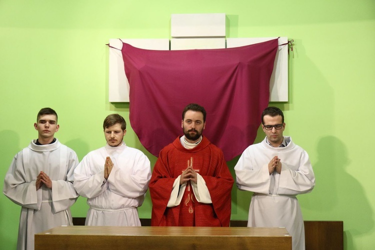 Triduum Paschalne w Bystrej - Liturgia Wielkiego Piątku