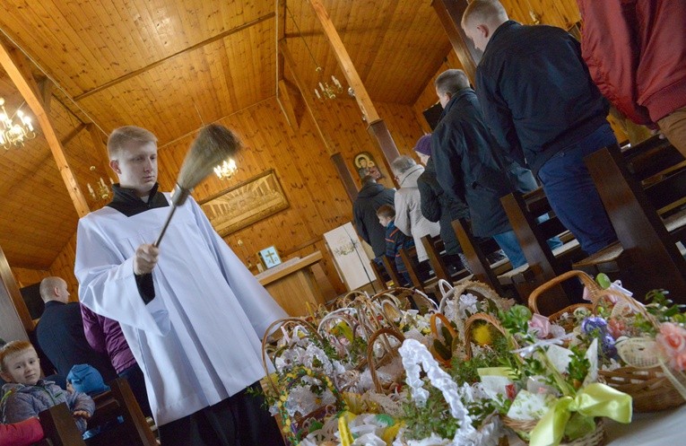 Pierwszy raz z kropidłem w ręku budzi tremę, ale i radość