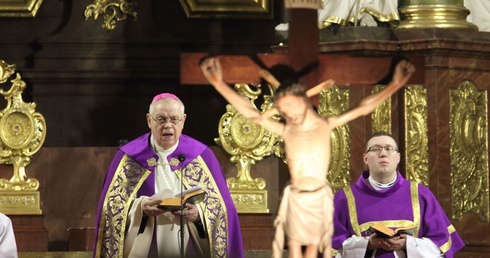 Modlitwa przy grobie