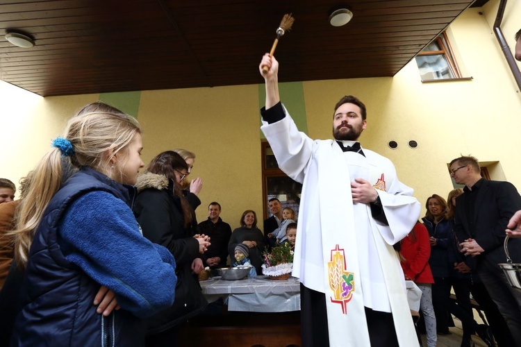 Triduum Paschalne w Bystrej - kolorowe pisanki i święconka