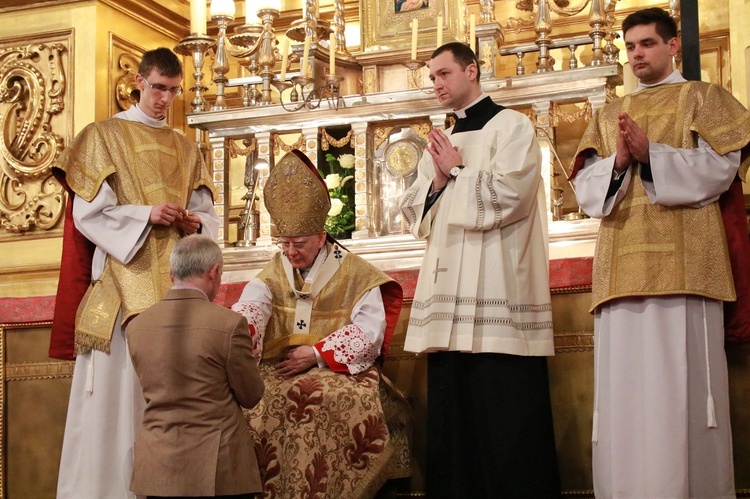 Liturgia Wigilii Paschalnej na Wawelu - chrzest katechumenów