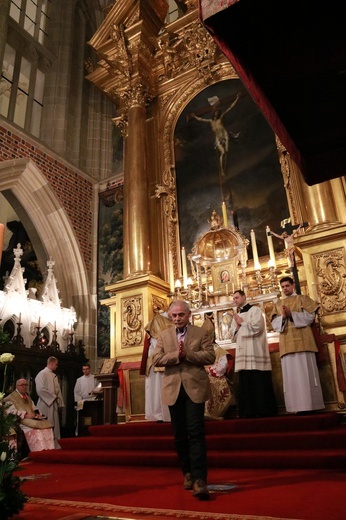 Liturgia Wigilii Paschalnej na Wawelu - chrzest katechumenów