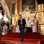 Liturgia Wigilii Paschalnej na Wawelu - chrzest katechumenów