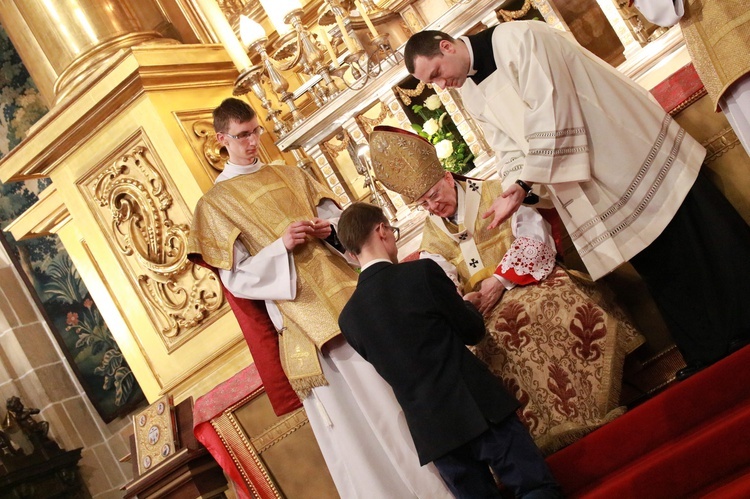 Liturgia Wigilii Paschalnej na Wawelu - chrzest katechumenów