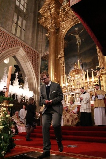 Liturgia Wigilii Paschalnej na Wawelu - chrzest katechumenów