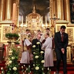 Liturgia Wigilii Paschalnej na Wawelu - chrzest katechumenów