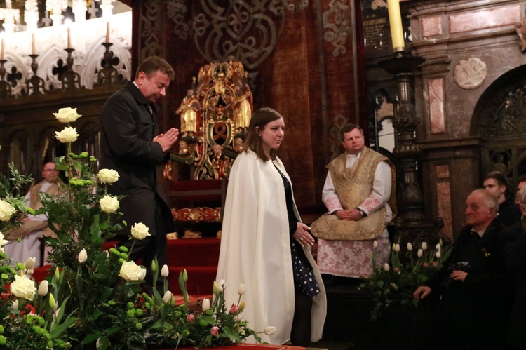 Liturgia Wigilii Paschalnej na Wawelu - chrzest katechumenów