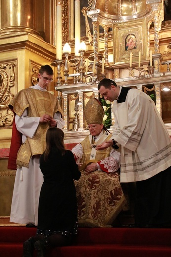 Liturgia Wigilii Paschalnej na Wawelu - chrzest katechumenów