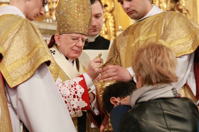 Liturgia Wigilii Paschalnej na Wawelu - chrzest katechumenów