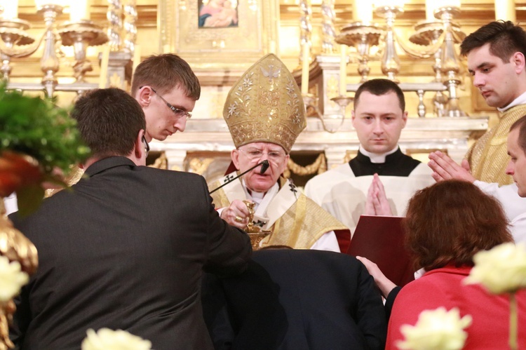 Liturgia Wigilii Paschalnej na Wawelu - chrzest katechumenów