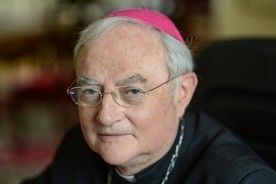 Abp Hoser: Ten, kto zbliża się do Boga, staje się świadkiem Zmartwychwstałego Pana