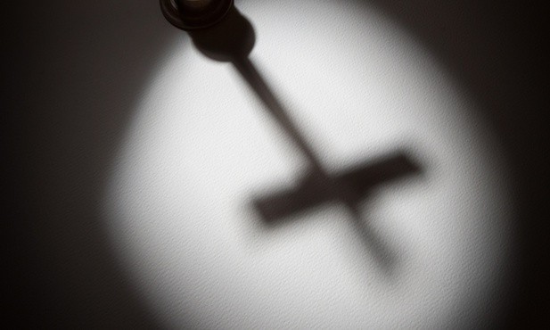 Salwador: tysiące ludzi na pogrzebie zamordowanego księdza