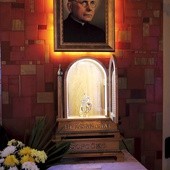 Relikwie bł. ks. Michała Sopoćki w kościele  pw. Miłosierdzia Bożego w Malborku. 