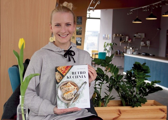 Anna Włodarczyk jest nie tylko fanką przedwojennej kuchni. Pasjonuje się również fotografią, co doskonale widać w książce, do której sama robiła zdjęcia.