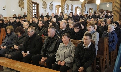Najbliżsi, przyjaciele i znajomi śp. Jana Zowady szczelnie wypełnili koniakowski kościół
