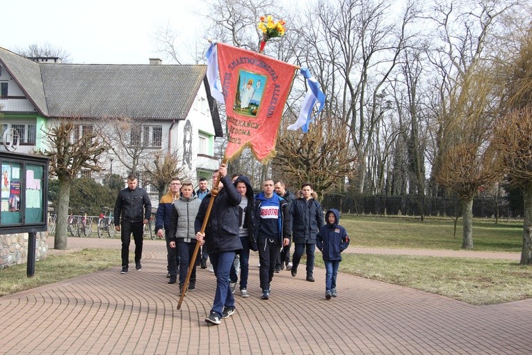 Chorągwiarze z parafii św. Rocha w Boczkach Chełmońskich