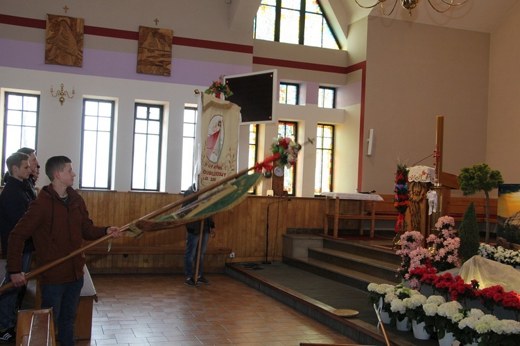 Chorągwiarze z parafii św. Rocha w Boczkach Chełmońskich