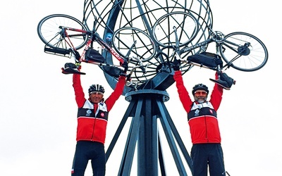 Na krańcu Europy. Zbigniew Czajka (od lewej) i Jan Kostuch zdobyli Nordkapp.