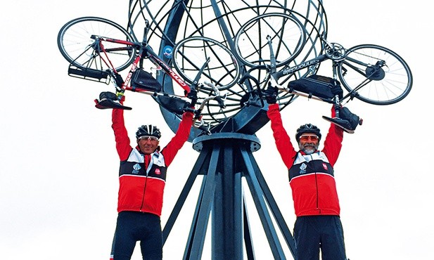 Na krańcu Europy. Zbigniew Czajka (od lewej) i Jan Kostuch zdobyli Nordkapp.