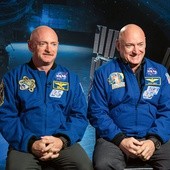 Bracia bliźniacy Scott (z lewej) i Mark Kelly. Obaj są astronautami, ale w kosmosie był tylko Scott.