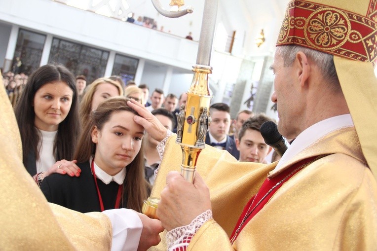 Bierzmowanie w Męcinie