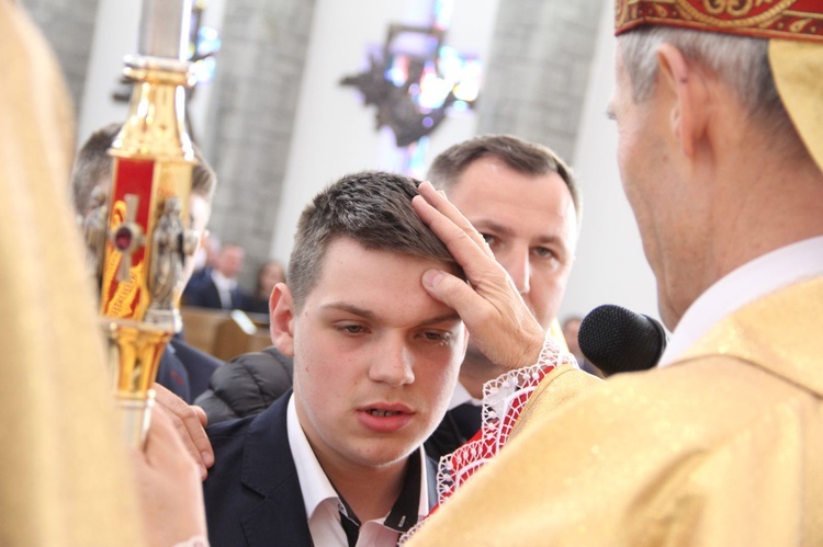 Bierzmowanie w Męcinie