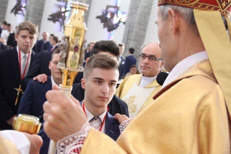 Bierzmowanie w Męcinie