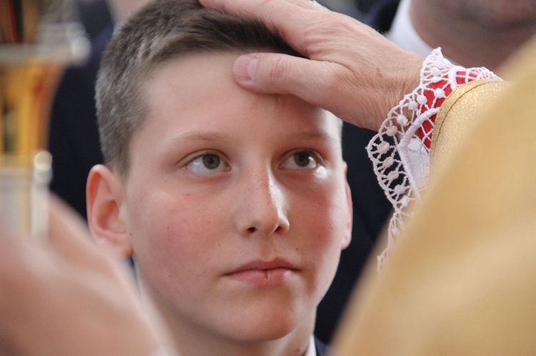 Bierzmowanie w Męcinie