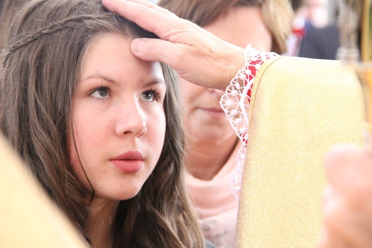 Bierzmowanie w Męcinie