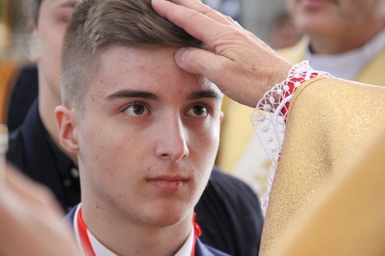 Bierzmowanie w Męcinie