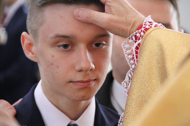 Bierzmowanie w Męcinie