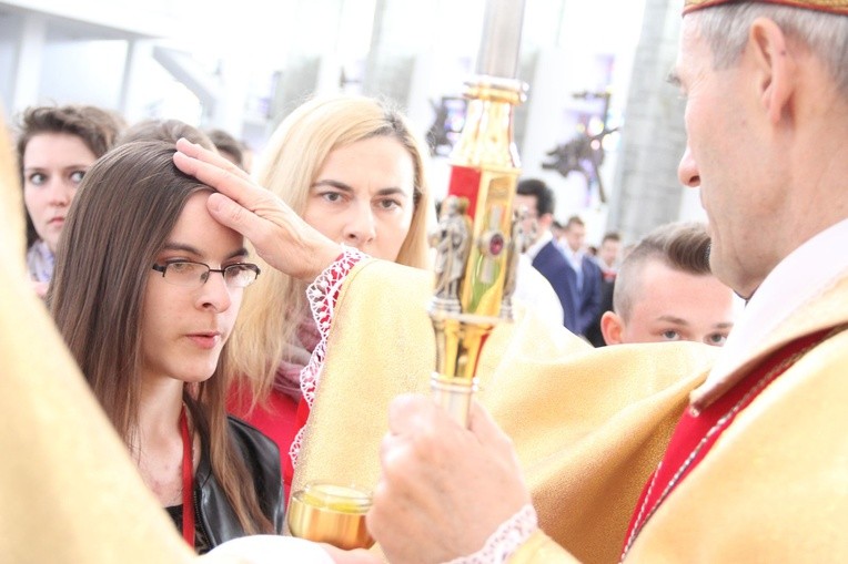 Bierzmowanie w Męcinie