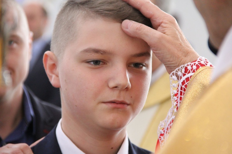 Bierzmowanie w Męcinie